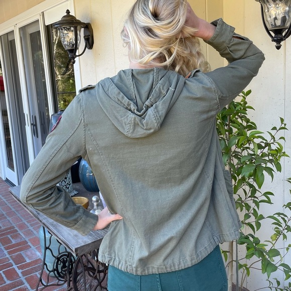 Army jacket with pins and patches - Picture 3 of 3